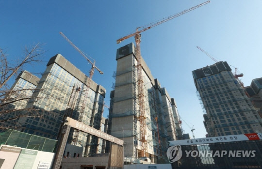 서울 강동구 둔촌동 올림픽파크 포레온 공사현장. 사진 연합뉴스